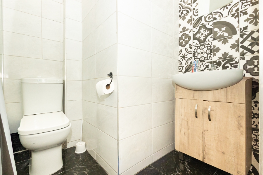 2 Bedroom Property for Sale in Uitzicht Western Cape